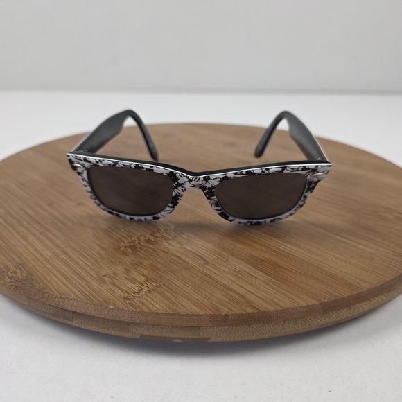 Ray-Ban Other - Ray-Ban RB2140 Wayfarer Sunglasses Mens Black Gray Disney Made Italy 1130/71